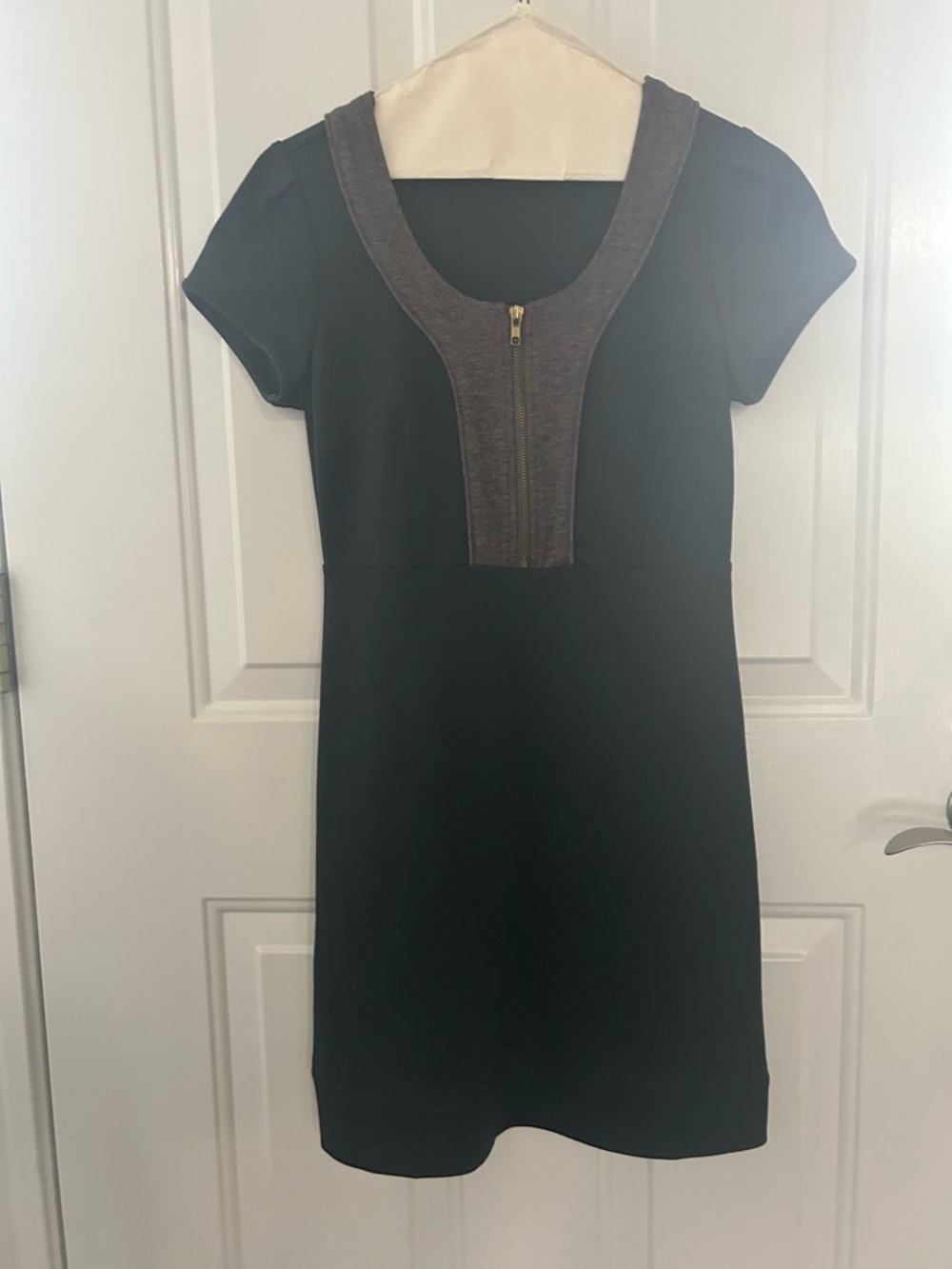 Theme Women’s Forest Green Short Sleeve Dress with Gray Zip Size Small - Picture 9 of 9